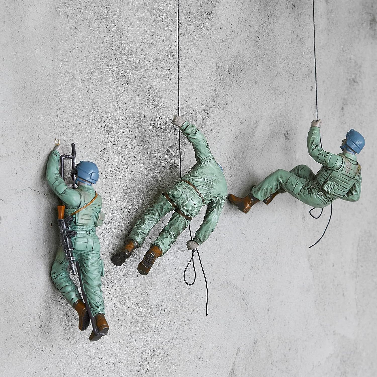 Climbing Man Wall Art, Soldiers Scaling Wall | Set of 3 | Military & Army Modern Room Wall Art Decor Climber Sculpture - Decoration Statue Home & Office Veteran, Ak47, AR15 , Gun Patriotic Gift